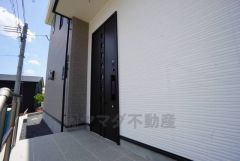 家の顔となる玄関扉がかっこいいと、たくさんの人を招き入れたくなりますね＾＾