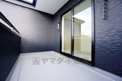 陽当たりの良いバルコニーです。お洗濯やお布団干しはもちろん、日光浴スペースにも。