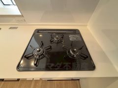 複数の調理を一度に行うことができる3口コンロ。効率よくお料理が出来ます。毎日のお料理も楽しくなりますね＾＾