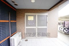 しっかりと扉の閉まるゴミ置き場。ゴミが散らかる心配もありません。