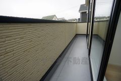 陽当たりの良いバルコニーです。お洗濯やお布団干しはもちろん、日光浴スペースにも。