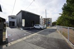 大型車の通行が少なく、騒音や振動が少ないので静かで快適な生活を送れます。