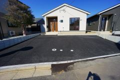 カースペース2台分確保＾＾（車種による）