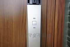 お子様を抱っこしながら簡単に開けられるのが便利なスマートキー。