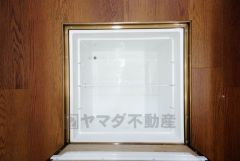 キッチンにある床下収納は、居住スペースを減らさずに買い置きの調味料や非常食などを保管することができます。