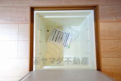 キッチンにある床下収納は、居住スペースを減らさずに買い置きの調味料や非常食などを保管することができます。