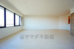 家族が集まる開放的なリビング。約28帖の大空間で毎日のお食事が楽しみです。思い思いの時間を過ごしたり、家族みんなで食事をしたり、素敵な団らんの場になりますね＾＾
