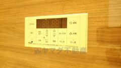 湯量・湯温の設定、そして保温までワンタッチのフルオートバス。便利な追い炊き機能付きです。