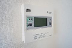 同仕様写真。おいだき機能つきなのでお風呂に入る時間が異なるご家庭には嬉しいですね。ボタン一つで快適で便利な生活が＾＾