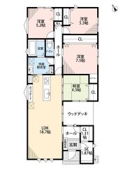 平屋。SICやクローク、パントリー、WICなど工夫された収納スペース。リビングからつながるウッドデッキ付き＾＾