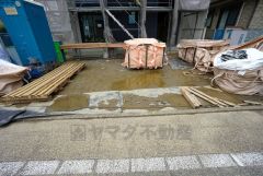 カースペースは並列2台分。 ご夫婦で1台ずつ所有出来ます＾＾ 休日には洗車もゆとりを持ってできますね＾＾