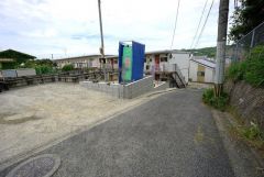 現地（2025年6月6日）撮影。住人以外の車の進入も少なく、小さなお子様を持つご家庭にも安心です。