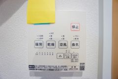 雨の日の洗濯も安心できる浴室暖房乾燥機付き浴室。リモコンで操作もボタン1つで簡単。