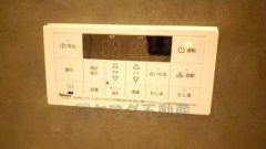 湯量・湯温の設定、そして保温までワンタッチのフルオートバス。便利な追い炊き機能付きです。