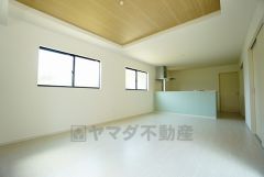家族が集まる開放的なリビング。思い思いの時間を過ごしたり、家族みんなで食事をしたり、素敵な団らんの場になりますね＾＾
