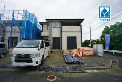 現地（2026年6月25日）撮影。角地＾＾地球に優しいオール電化住宅でエコな暮らしを＾＾一戸建ての多いエリア。落ち着いた雰囲気で快適な生活を送れます。