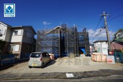 現地（2025年12月9日）撮影。バルコニーが2ヶ所に設置された光注ぐ空間設計＾＾洋室が4部屋あるので、お子様が大きくなっても安心ですね＾＾