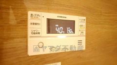 湯量・湯温の設定、そして保温までワンタッチのフルオートバス。便利な追い炊き機能付きです。