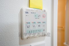 雨の日の洗濯も安心できる浴室暖房乾燥機付き浴室。リモコンで操作もボタン1つで簡単。