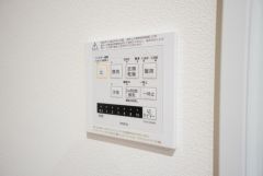 浴室暖房乾燥機付き＾＾梅雨の時期や花粉、PM2.5が酷いときなどの洗濯を干すのに重宝しそうですね＾＾