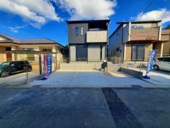 3台まで並列駐車できるので、急な来客時やお子様が成人して車を所有するようになっても安心です。