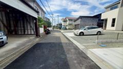 住人以外の車の進入も少なく、小さなお子様を持つご家庭にも安心です。