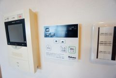 おいだき機能つきなのでお風呂に入る時間が異なるご家庭には嬉しいですね。ボタン一つで快適で便利な生活が＾＾