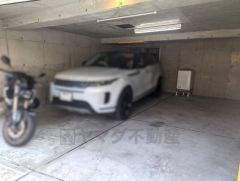 車やバイクを雨風から守ってくれるビルトインガレージ＾＾