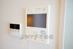 防犯性、セキュリティー対策に安心できるテレビモニター付きインターフォンです。セールスマン対策にもなり安心できます。