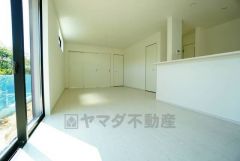 断熱性能の窓ガラスを採用。省エネ、光熱費カットにも貢献します。夏は涼しく、冬は暖かく快適に過ごせますよ＾＾