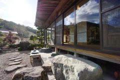 心地よい風と陽射しを感じながら過ごせる憩いの場所。和の趣をそのままに季節の移ろいをゆったり楽しめる贅沢な空間です＾＾