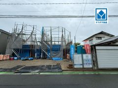 現地（2026年6月8日）撮影。三苫駅、天神行最寄りバス停徒歩8分。美和台小学校徒歩7分。毎日の通勤・通学・買い物がしやすく、快適に過ごせます。