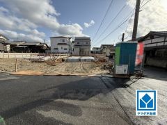 現地（2026年3月4日）撮影。古賀駅徒歩9分、都心へのアクセス良好。スーパーやコンビニなども近く周辺環境充実。快適でゆとりのある生活空間で新生活を始めましょう^^