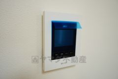 防犯性、セキュリティ対策に安心できるテレビモニター付きインターフォンです。セールスマン対策にもなり安心できます。