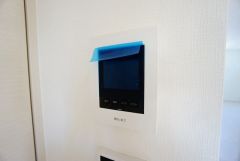 防犯性、セキュリティ対策に安心できるテレビモニター付きインターフォンです。セールスマン対策にもなり安心できます。