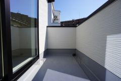 陽当たりの良いバルコニーです。お洗濯やお布団干しはもちろん、日光浴スペースにも。足元は防水工事施工済です。