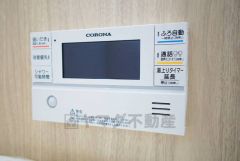 湯量・湯温の設定、そして保温までワンタッチのフルオートバス。便利な追い炊き機能付きです。