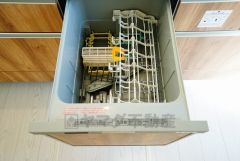 家事の時間が短縮できるフルオープンで開けやすい食器洗い乾燥機付。食事後に家族とのくつろぎタイムをしっかり取れます。