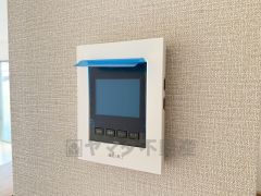 同仕様写真。防犯性、セキュリティ対策に安心できるテレビモニター付きインターフォンです。セールスマン対策にもなり安心できます。