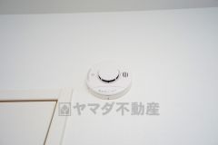 火災発生をいち早く知らせてくれる火災報知器は標準装備です。