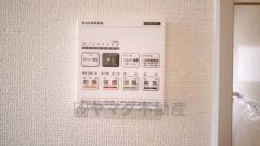 雨の日の洗濯も安心できる浴室暖房乾燥機付き浴室。リモコンで操作もボタン1つで簡単。