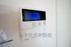 キッチン横からボタンひとつで操作が楽々。