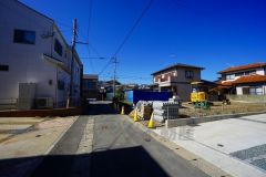 現地（2026年2月）撮影。大型車の通行が少なく、騒音や振動が少ないので静かで快適な生活を送れます。落ち着いた住宅地内で快適な生活を実現してみませんか。