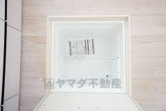 キッチンにある床下収納は、居住スペースを減らさずに買い置きの調味料や非常食などを保管することができます。