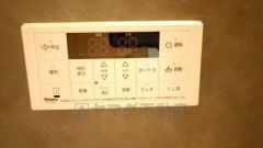 湯量・湯温の設定、そして保温までワンタッチのフルオートバス。便利な追い炊き機能付きです。