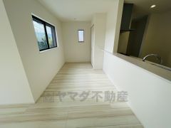 家族が集まる開放的なダイニング。思い思いの時間を過ごしたり、家族みんなで食事をしたり、素敵な団らんの場になりますね＾＾