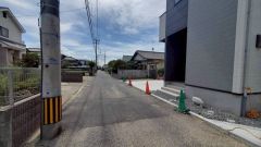 住人以外の車の進入も少なく、小さなお子様を持つご家庭にも安心です。