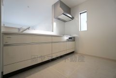 同仕様写真。ステキなキッチンでお料理がますます快適になります。