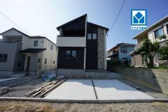 千鳥小学校徒歩9分、古賀北中学校徒歩8分。お子様の通学も安心です＾＾快適でゆとりのある生活空間で新生活を始めましょう^^
