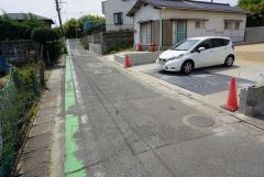 現地（2025年5月5日）撮影。住人以外の車の進入も少なく、小さなお子様を持つご家庭にも安心です。